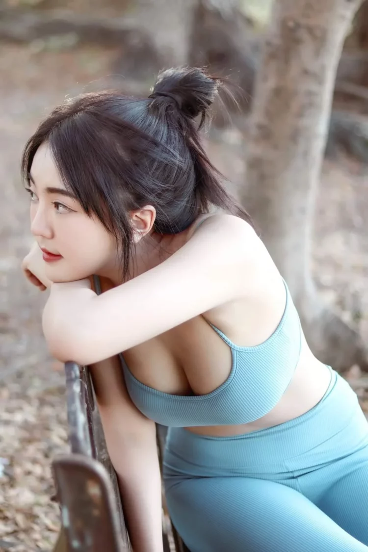 68+ Hình Ảnh Cô Gái Buồn: Bí Mật Đằng Sau Nỗi Cô Đơn Trong Nhiếp Ảnh