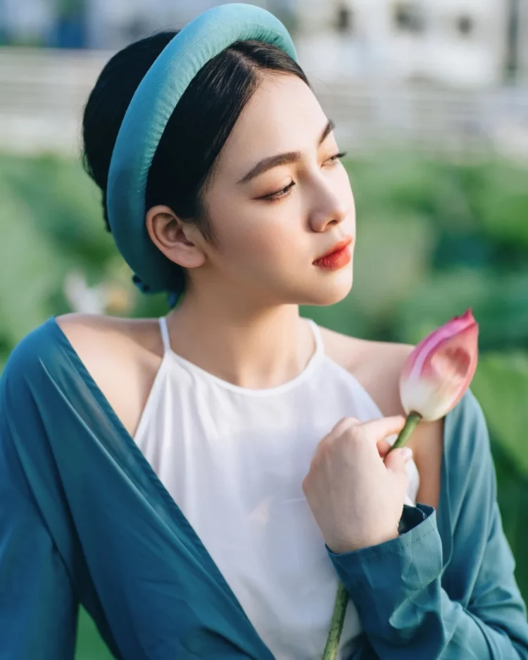 Chụp Ảnh Với Sen Mặc Gì? Bí Kíp Chụp Siêu Nóng Bỏng Và Gợi Cảm