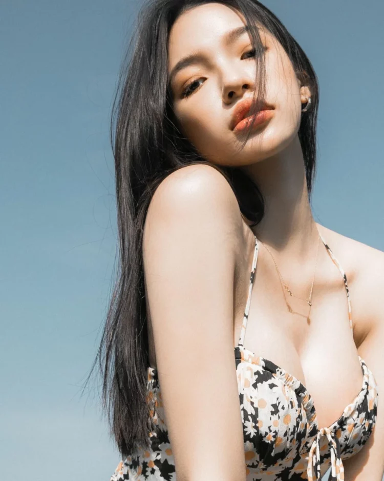 299+ Ảnh Nàng Thơ: Tuyệt Sắc Khuôn Dáng, Hồn Hoa Tỏa Sáng