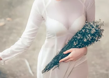 500+ Ảnh Gái Mặc Áo Dài Xuyên Thấu: Nét Thơ Mộng Của “Thanh Xuân”