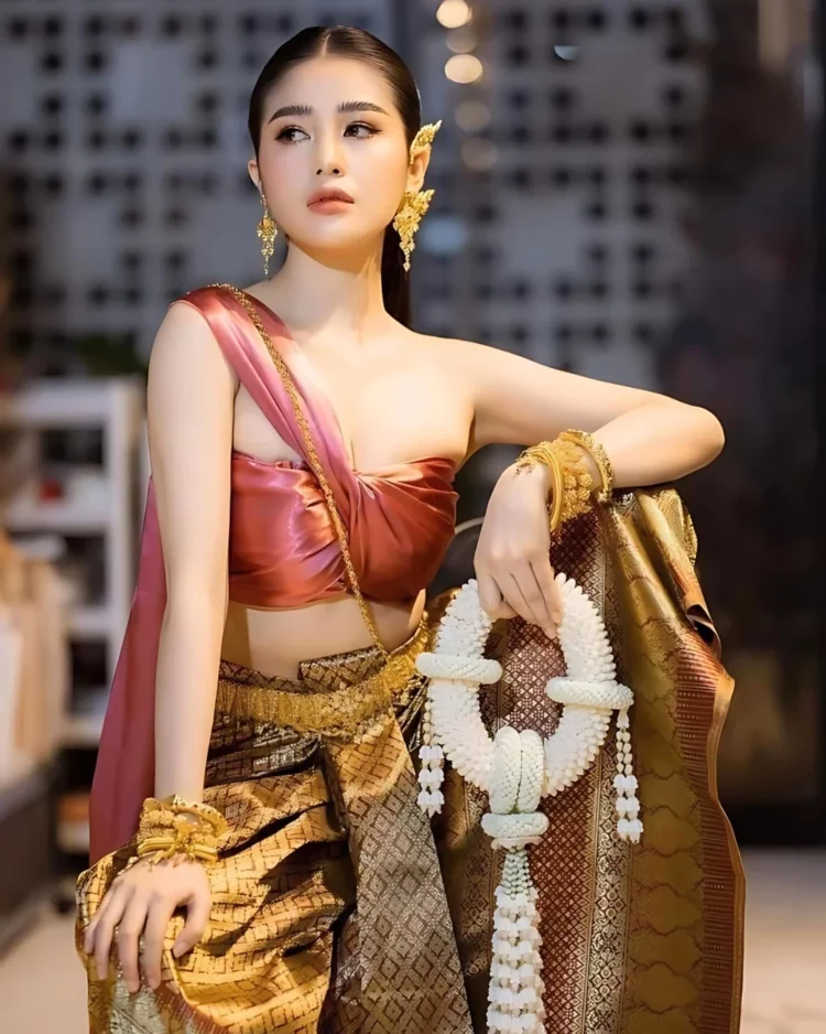 500+ Ảnh Gái Thái Lan: Vẻ Đẹp Gợi Cảm Hút Hồn Của Phụ Nữ Xứ Chùa Vàng
