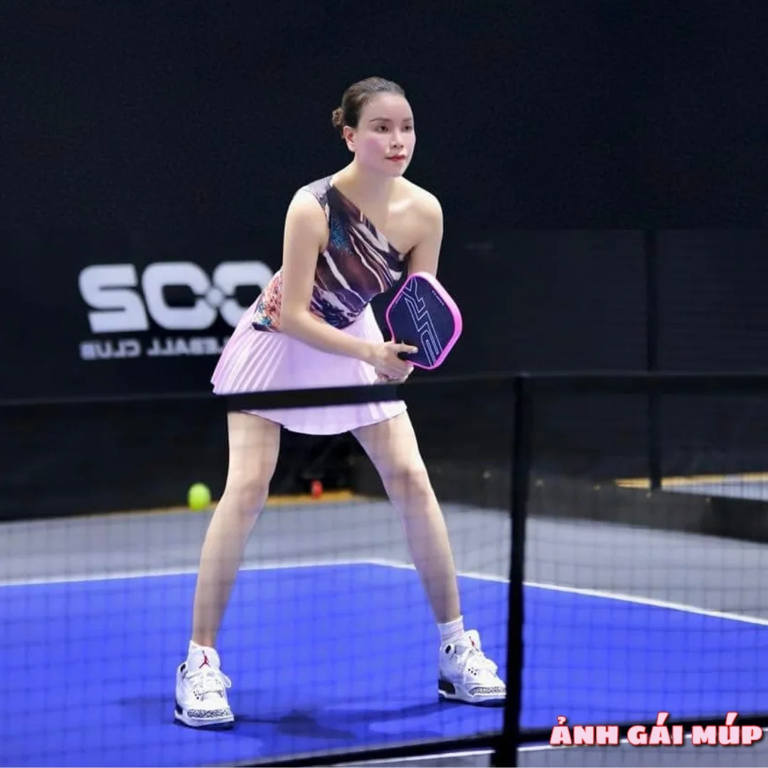 anhgaimup review anh gai choi pickleball 040 Quyến Rũ đầy Sức Sống: 500 Ảnh Gái Chơi Pickleball Khiến Anh Em "Sôi Máu" Ảnh Gái Sexy