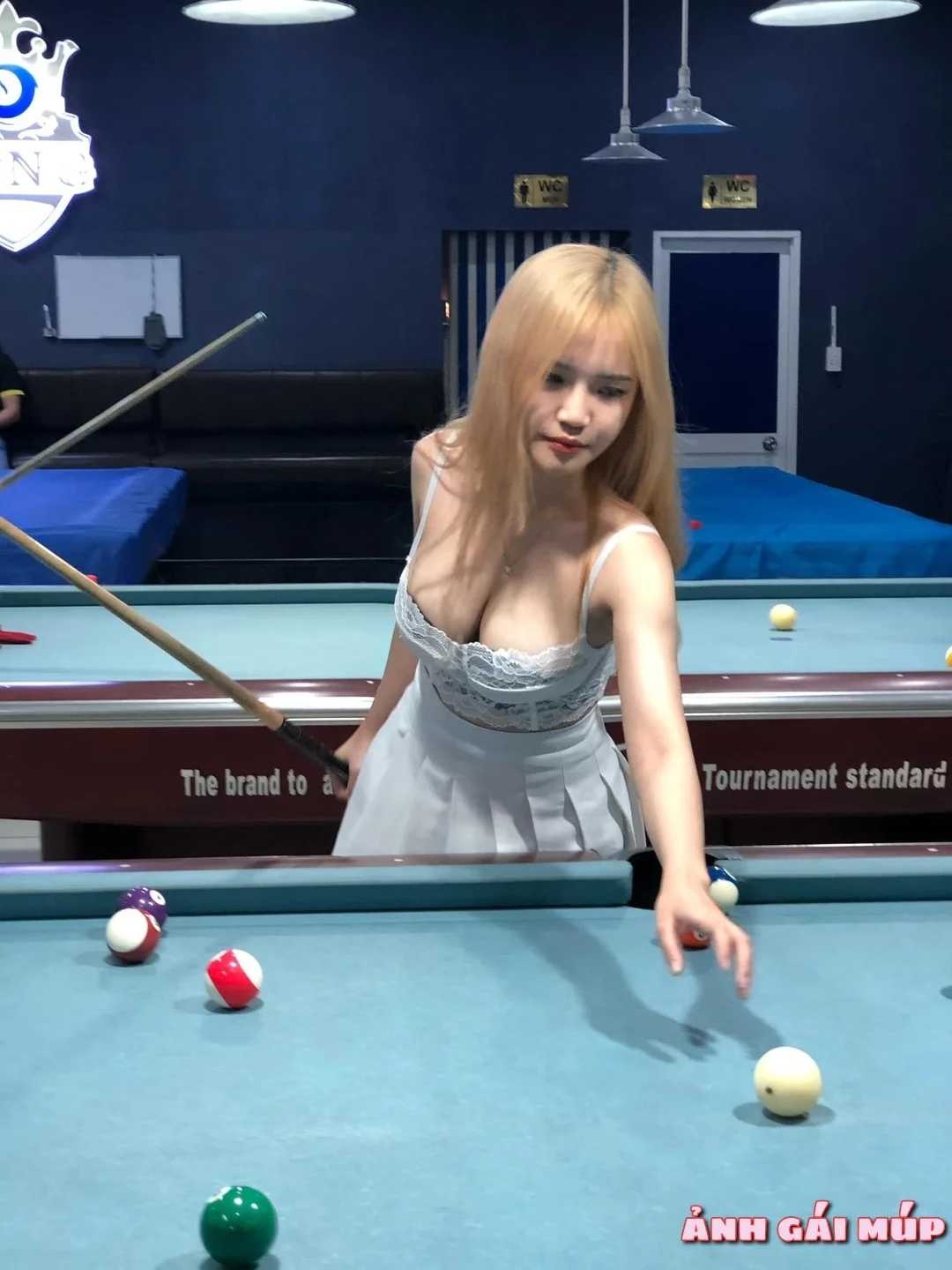 anhgaimup review con gai choi bida 008 Ảnh Con Gái Chơi Bida: 200+ Nét Sexy Và Quyến Rũ của Gái Đánh Billiards Ảnh Gái Đẹp