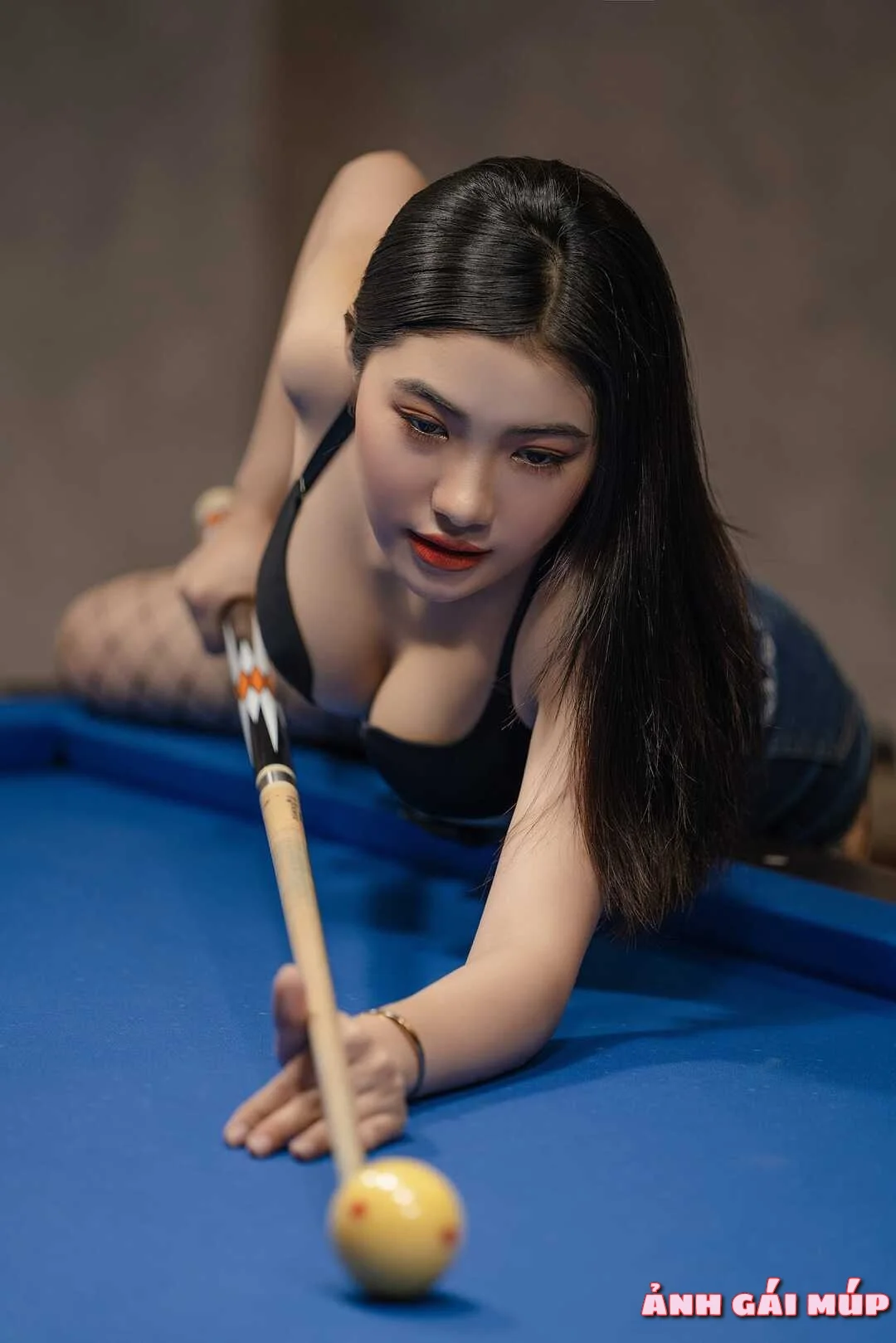 anhgaimup review con gai choi bida 032 Ảnh Con Gái Chơi Bida: 200+ Nét Sexy Và Quyến Rũ của Gái Đánh Billiards Ảnh Gái Đẹp