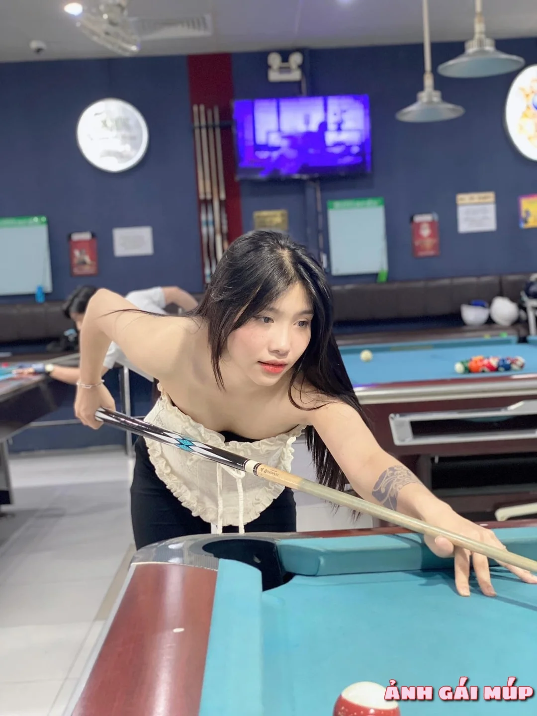 anhgaimup review con gai choi bida 050 Ảnh Con Gái Chơi Bida: 200+ Nét Sexy Và Quyến Rũ của Gái Đánh Billiards Ảnh Gái Đẹp