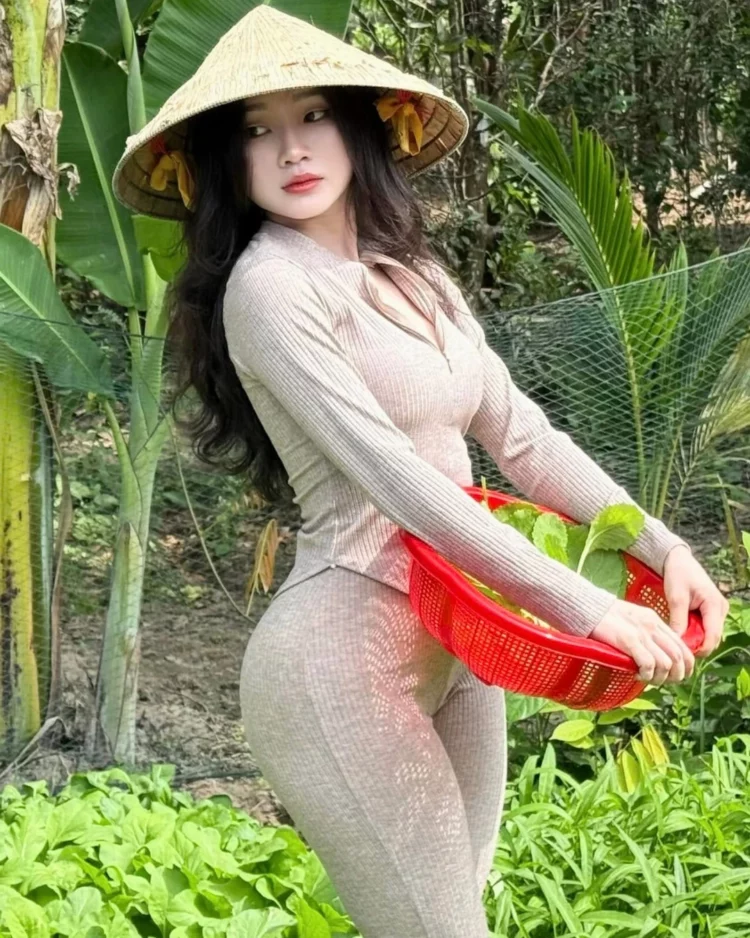 300 Ảnh Gái Quê Mông Bự, Eo Thon: Mộc Mạc Mà Sexy Khó Cưỡng