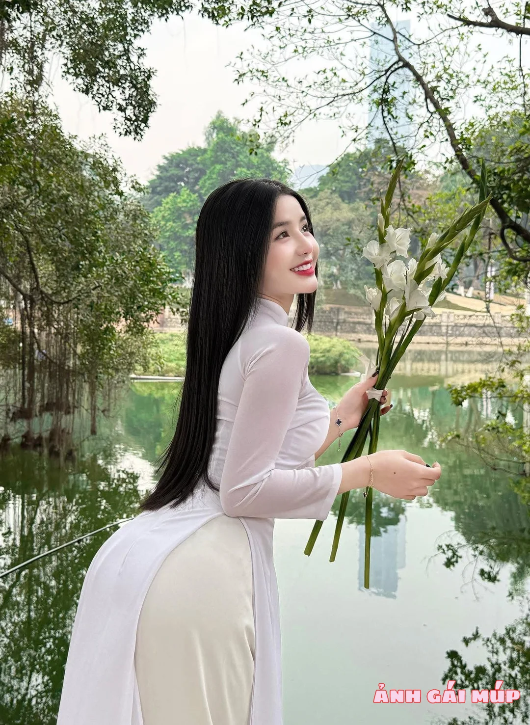 anhgaimup com shows bo anh thu ky nhung loramen 014 Cận Cảnh Vú Nõn - Eo Thon của Thư Ký Nhung Loramen: Tuyệt Phẩm Trần Gian! Ảnh Gái Xinh