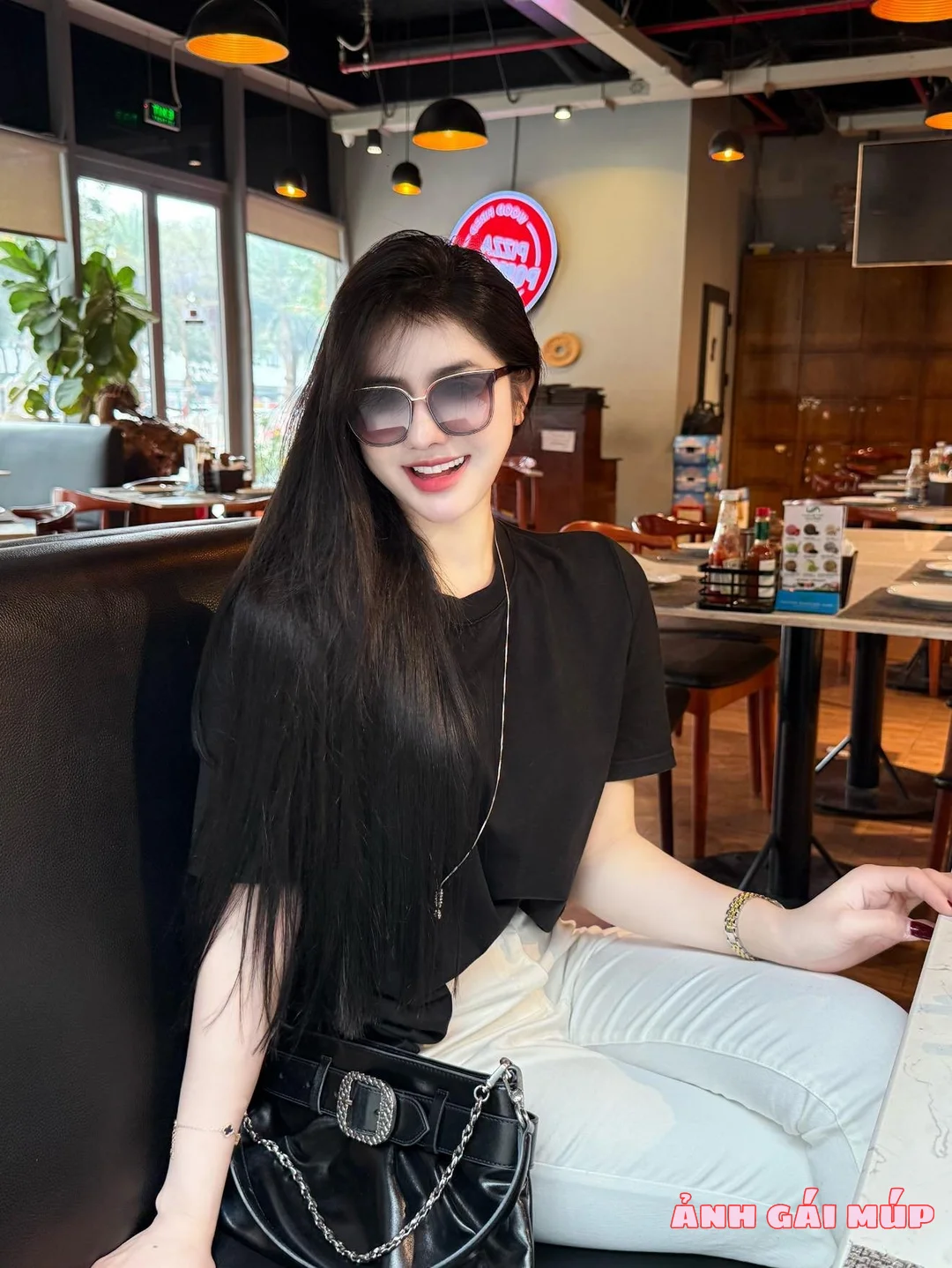 anhgaimup com shows bo anh thu ky nhung loramen 030 Cận Cảnh Vú Nõn - Eo Thon của Thư Ký Nhung Loramen: Tuyệt Phẩm Trần Gian! Ảnh Gái Xinh