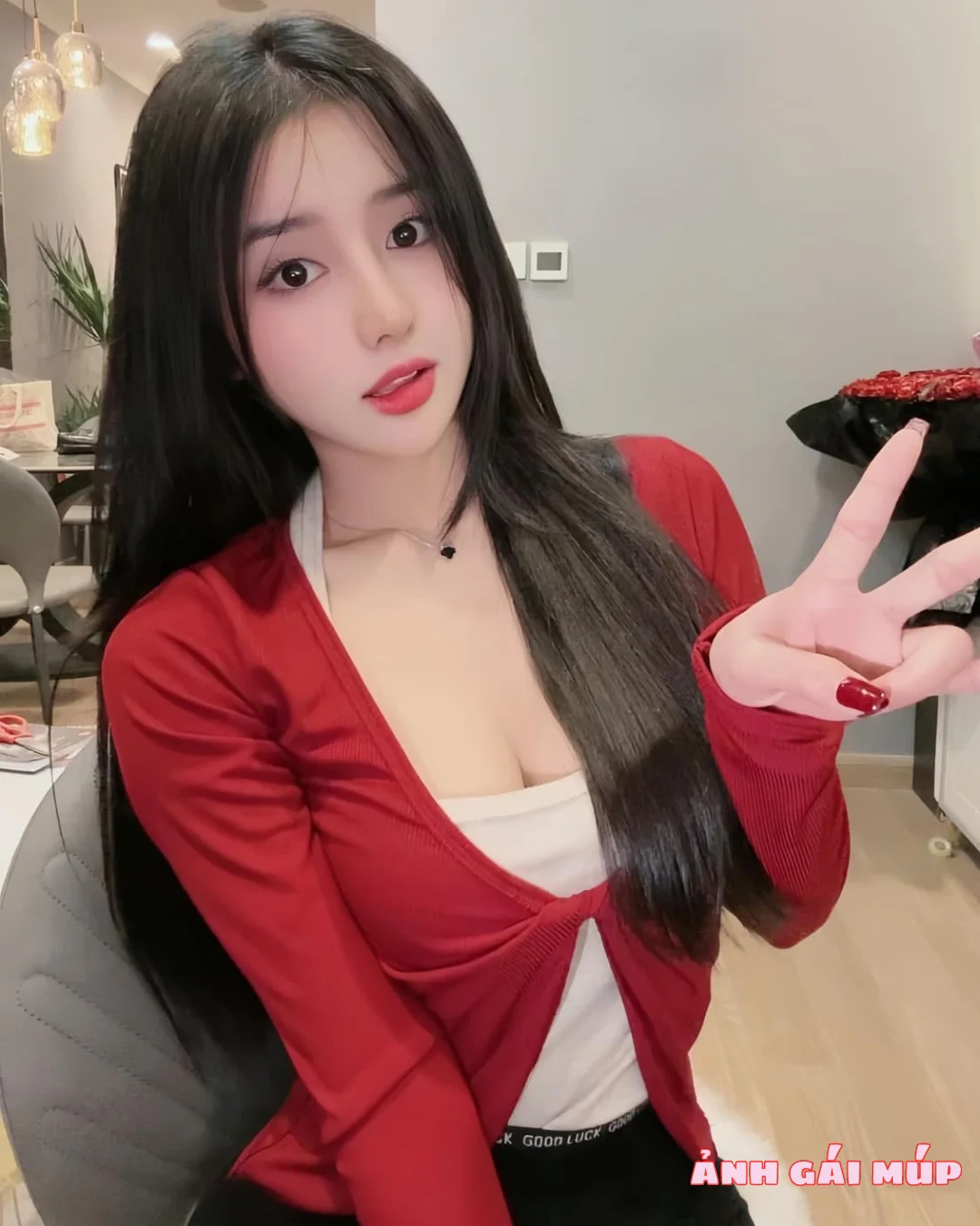 anhgaimup com shows bo anh thu ky nhung loramen 098 Cận Cảnh Vú Nõn - Eo Thon của Thư Ký Nhung Loramen: Tuyệt Phẩm Trần Gian! Ảnh Gái Xinh