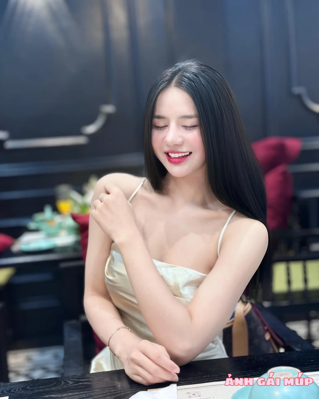 anhgaimup com shows bo anh thu ky nhung loramen 100 Cận Cảnh Vú Nõn - Eo Thon của Thư Ký Nhung Loramen: Tuyệt Phẩm Trần Gian! Ảnh Gái Xinh