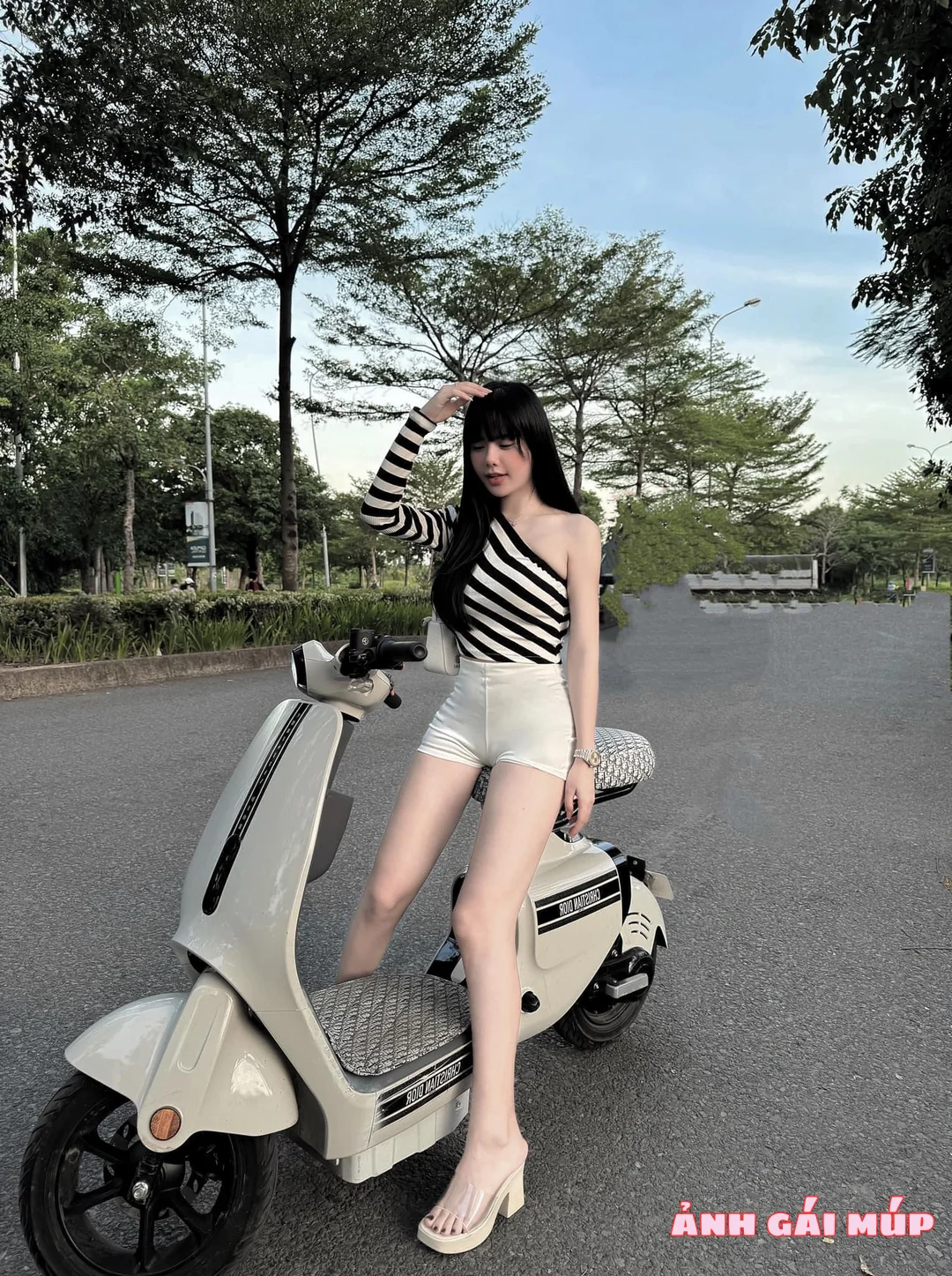 anhgaimup review anh co giao huong loramen 016 Cô Giáo Hương Loramen: "Nữ Thần Phòng The" Siêu Gợi Tình Bỏng Cháy Ảnh Gái Xinh