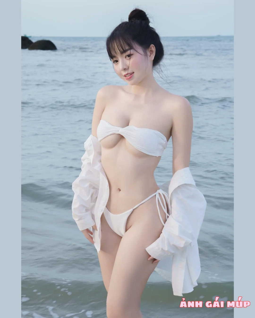 anhgaimup com shows bo anh gai xinh tam bien 2025 017 Ảnh Gái Xinh Tắm Biển 2025: Top 500 Em Gái Tắm Biển Ngon "Nhức Nách" Gái Xinh Bikini