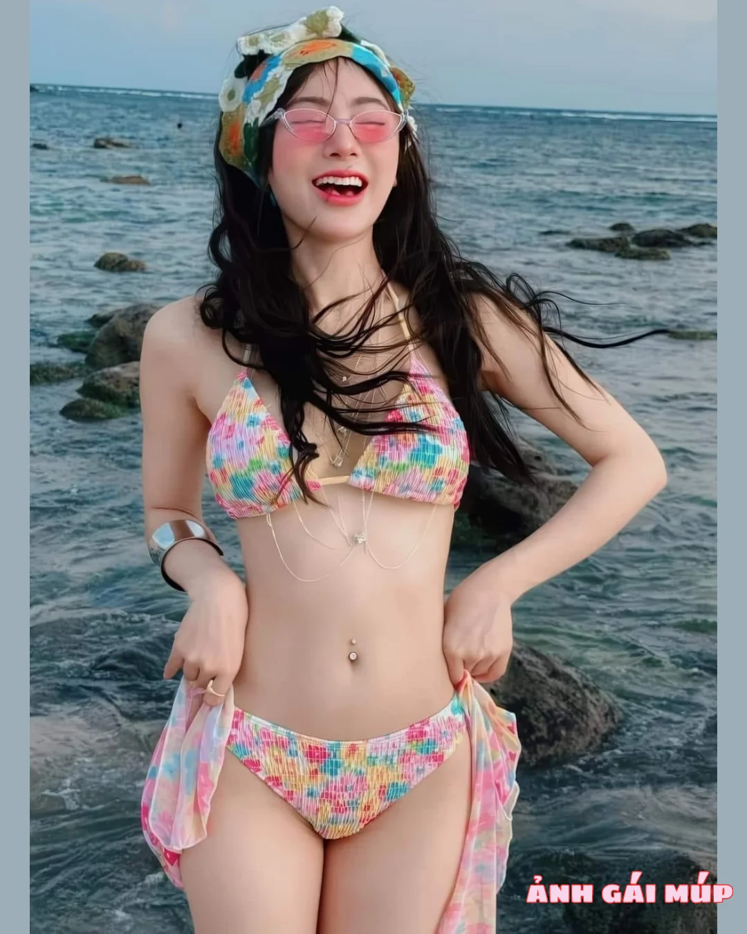 anhgaimup com shows bo anh gai xinh tam bien 2025 033 Ảnh Gái Xinh Tắm Biển 2025: Top 500 Em Gái Tắm Biển Ngon "Nhức Nách" Gái Xinh Bikini