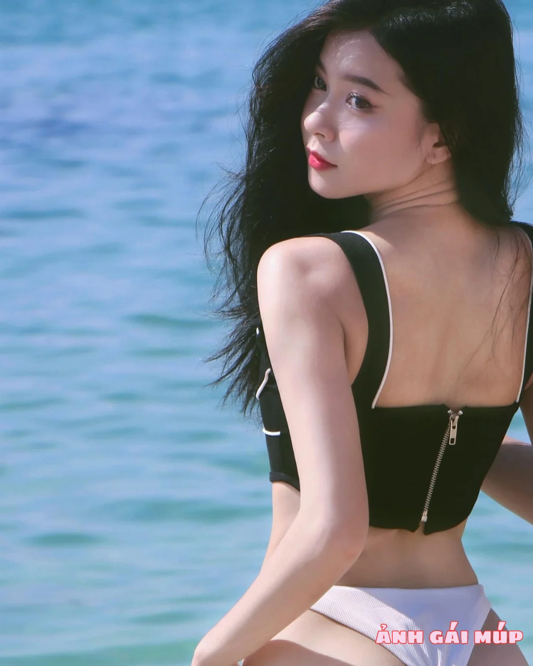 anhgaimup com shows bo anh gai xinh tam bien 2025 049 Ảnh Gái Xinh Tắm Biển 2025: Top 500 Em Gái Tắm Biển Ngon "Nhức Nách" Gái Xinh Bikini