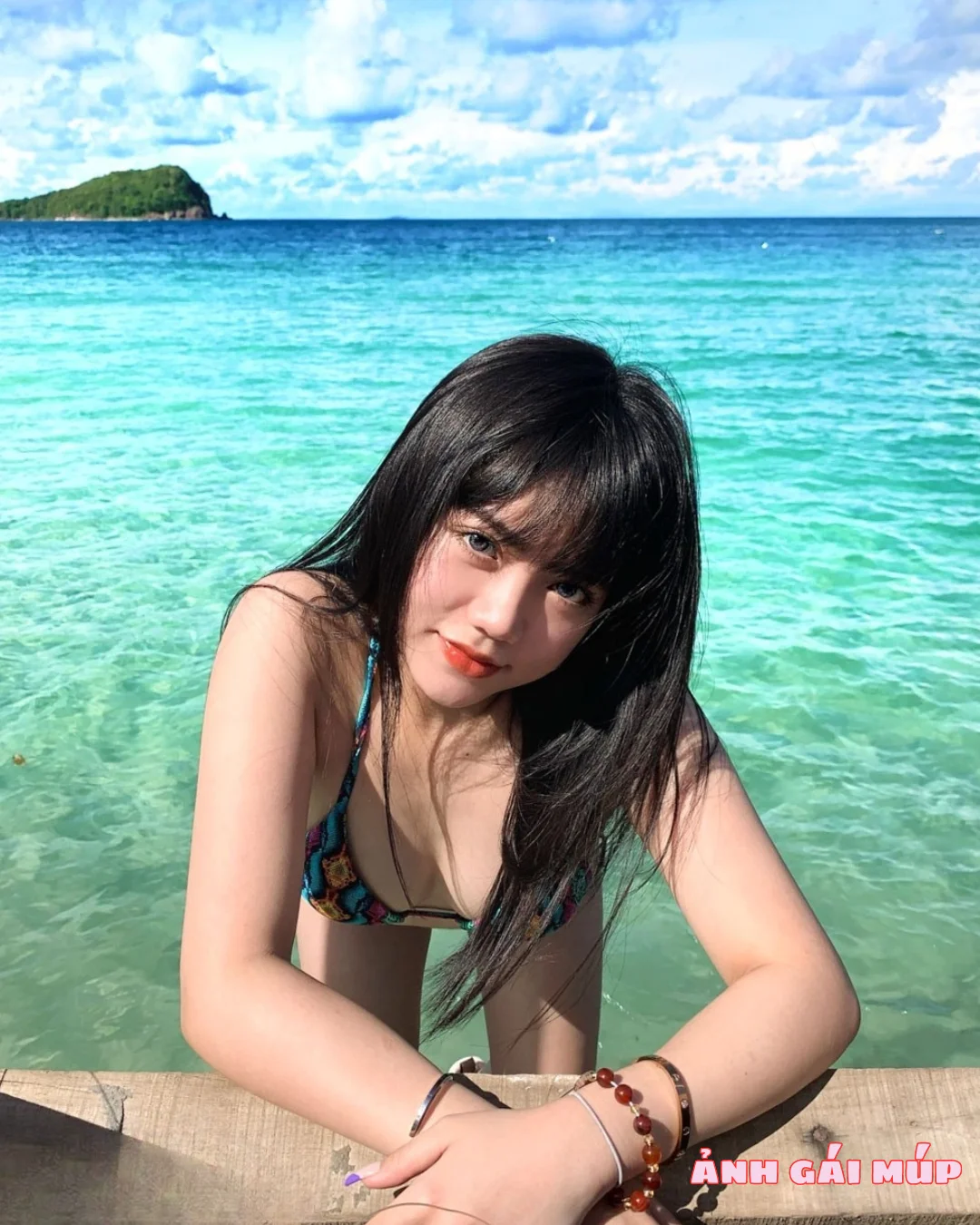 anhgaimup com shows bo anh gai xinh tam bien 2025 071 Ảnh Gái Xinh Tắm Biển 2025: Top 500 Em Gái Tắm Biển Ngon "Nhức Nách" Gái Xinh Bikini