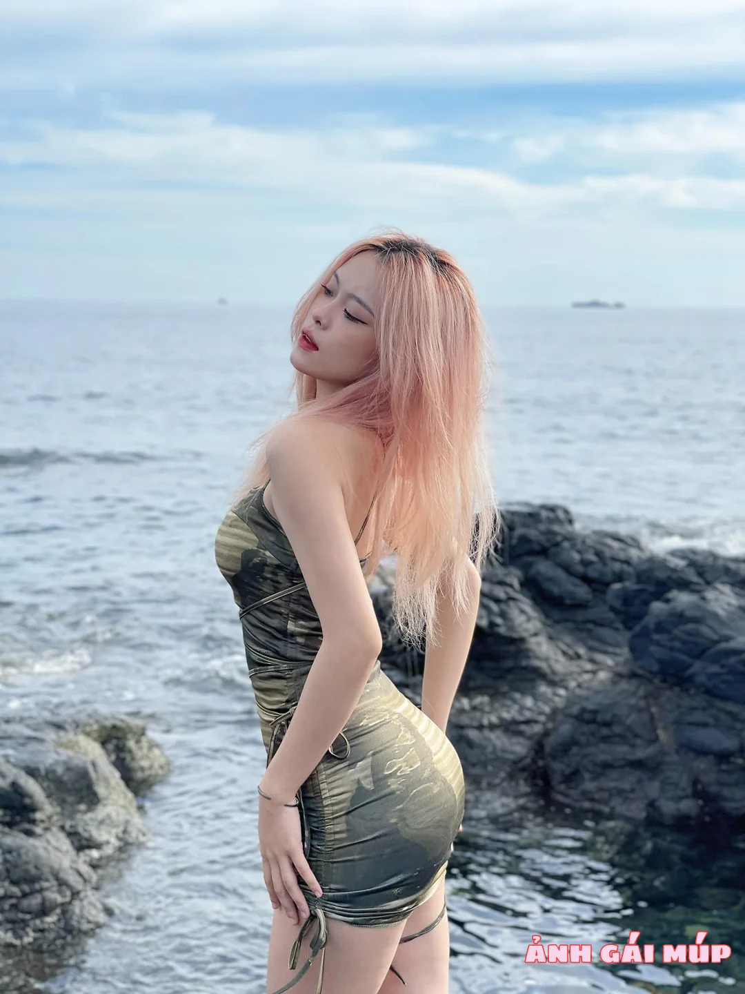 anhgaimup com shows bo anh gai xinh tam bien 2025 079 Ảnh Gái Xinh Tắm Biển 2025: Top 500 Em Gái Tắm Biển Ngon "Nhức Nách" Gái Xinh Bikini