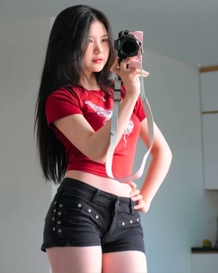 700 Ảnh Gái Mới Lớn Khoe Đường Cong: Vẻ Non Tơ Cực Phẩm