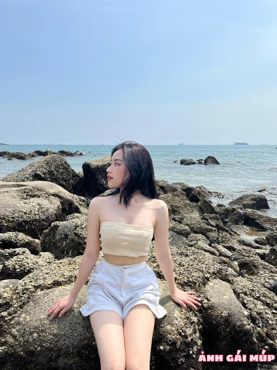 anhgaimup review anh gai di bien gai xinh tam bien 096 Bãi Đá Sông Hồng: Nơi 500 Gái "Ngon" Thả Dáng Sống Ảo Ảnh Gái Đẹp