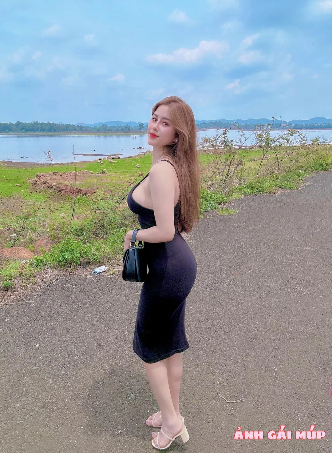 anhgaimup review anh gai xinh chup anh tai bai da song hong 031 Bãi Đá Sông Hồng: Nơi 500 Gái "Ngon" Thả Dáng Sống Ảo Ảnh Gái Đẹp