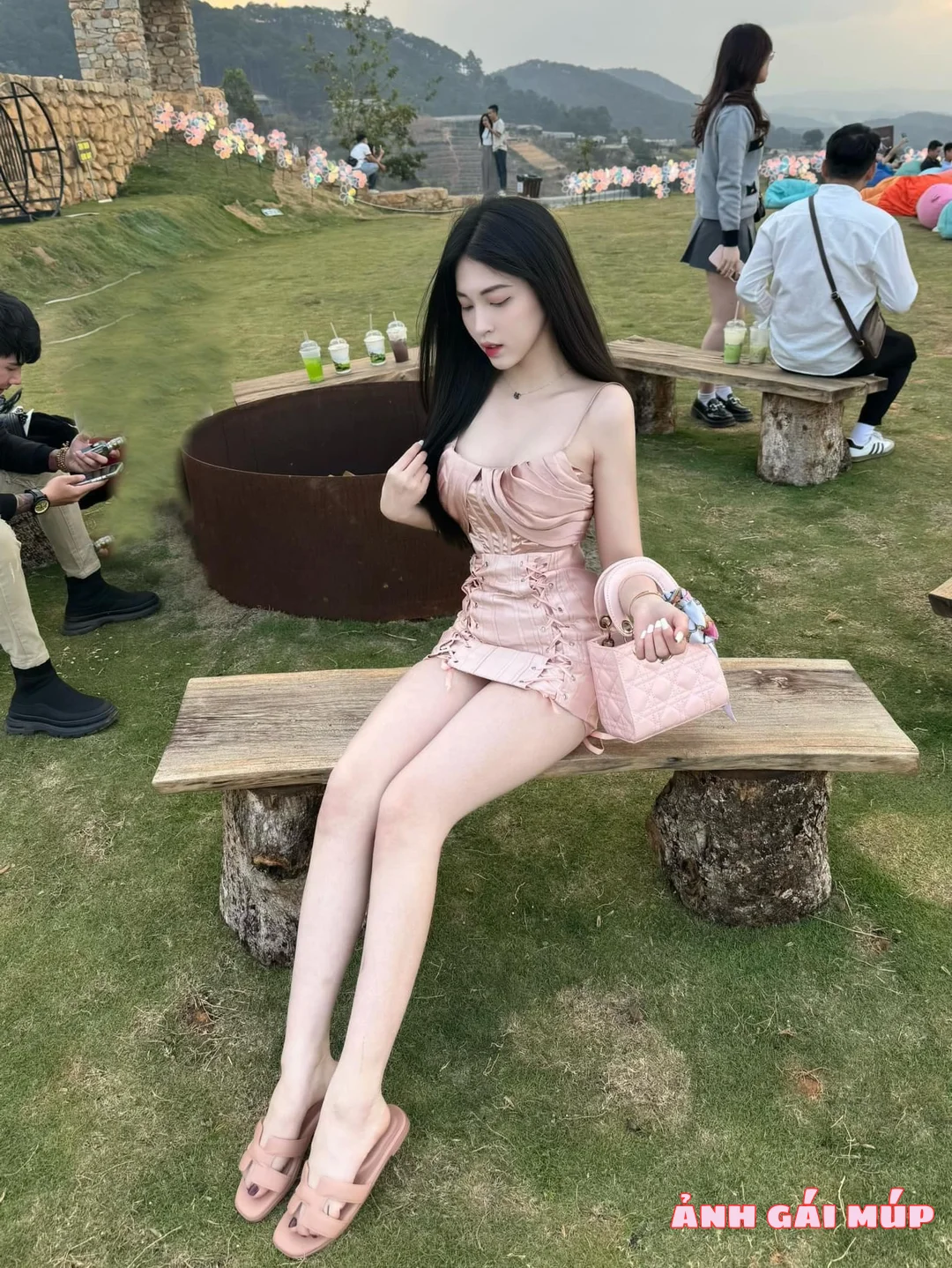 anhgaimup review anh gai xinh chup anh tai bai da song hong 081 Bãi Đá Sông Hồng: Nơi 500 Gái "Ngon" Thả Dáng Sống Ảo Ảnh Gái Đẹp