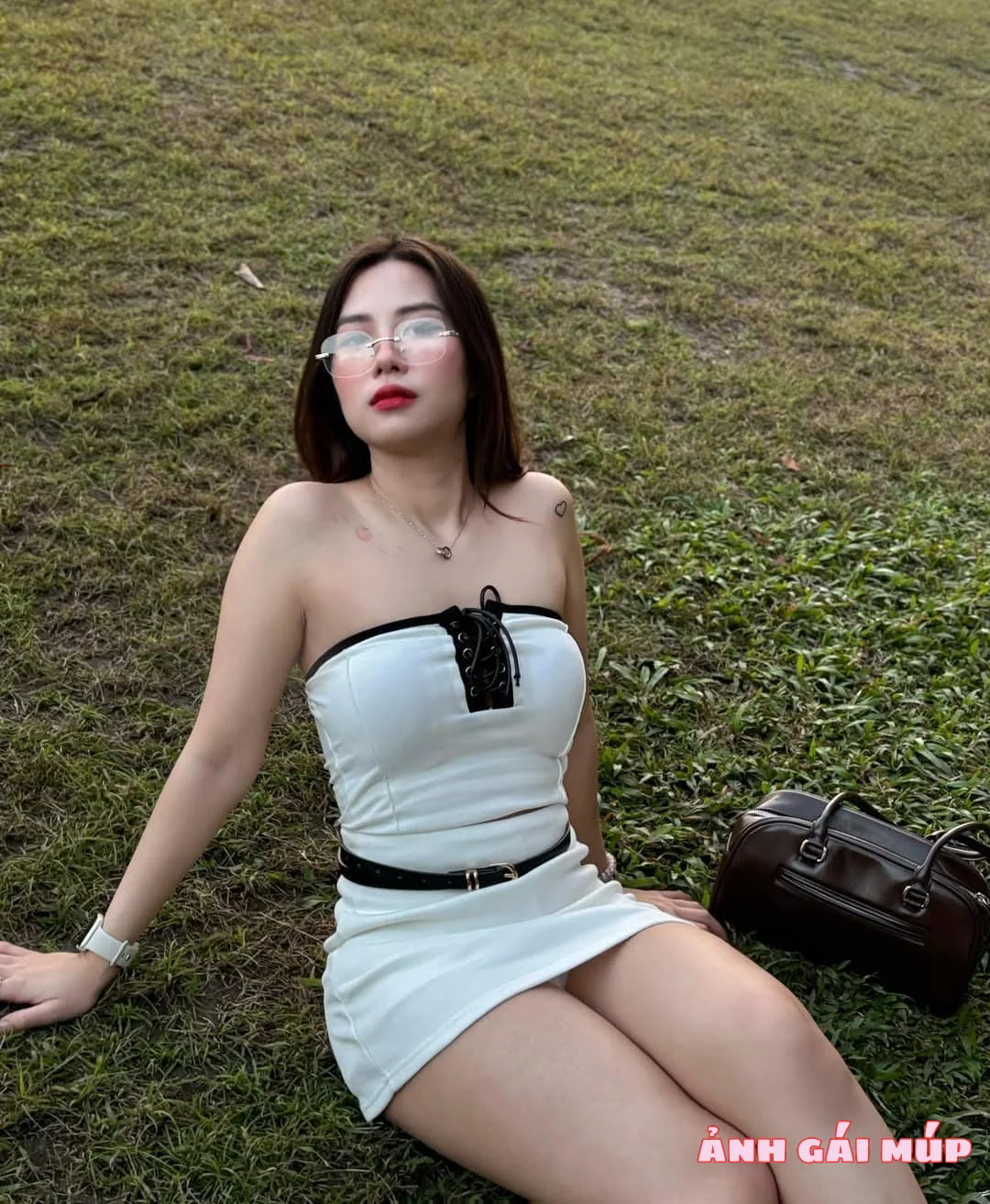 anhgaimup review anh gai xinh chup anh tai bai da song hong 127 Bãi Đá Sông Hồng: Nơi 500 Gái "Ngon" Thả Dáng Sống Ảo Ảnh Gái Đẹp