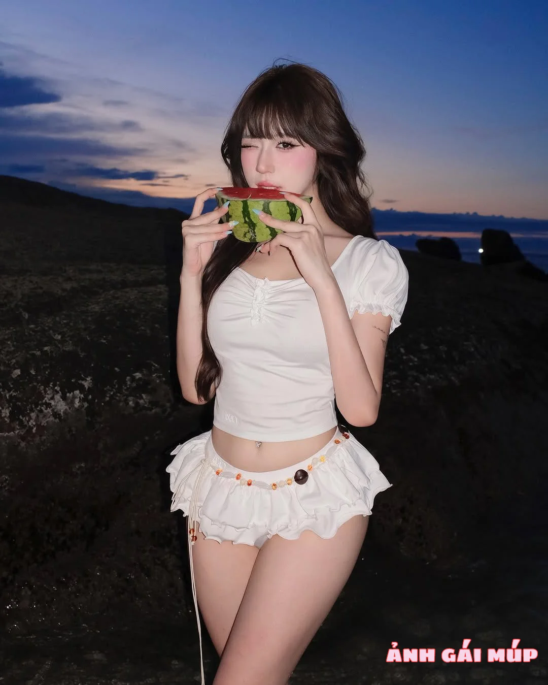 anhgaimup review anh gai xinh chup anh tai bai da song hong 200 Bãi Đá Sông Hồng: Nơi 500 Gái "Ngon" Thả Dáng Sống Ảo Ảnh Gái Đẹp