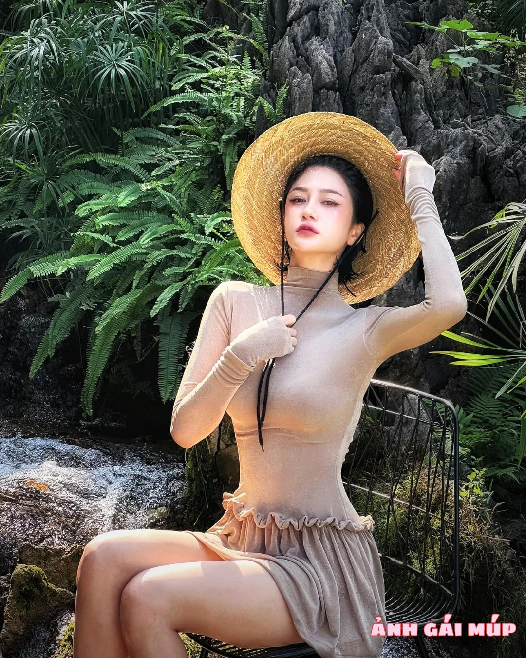 anhgaimup review anh gai xinh chup anh tai bai da song hong 325 Bãi Đá Sông Hồng: Nơi 500 Gái "Ngon" Thả Dáng Sống Ảo Ảnh Gái Đẹp