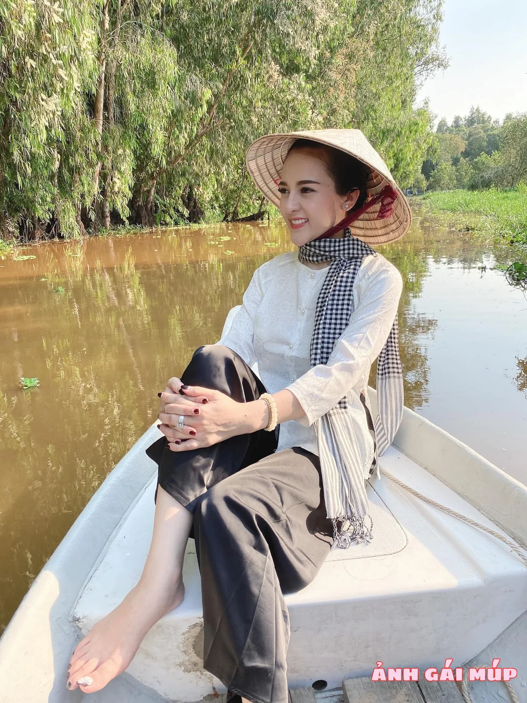 anh gai mup com show bo anh gai mien tay cuc dep 003 400 Ảnh Gái Miền Tây: Miền Sông Nước Căng Tràn Nhựa Sống Ảnh Gái Đẹp