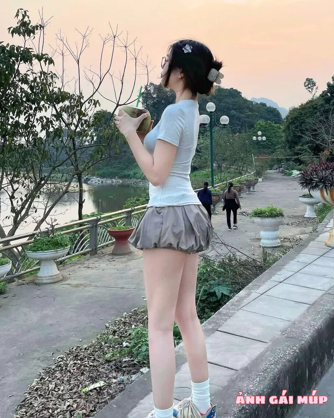 anh gai mup com show bo anh phia sau mot co gai 483 Phía Sau Một Cô Gái: Nét Gợi Tình Làm Say Lòng Nam Nhân Ảnh Gái Đẹp