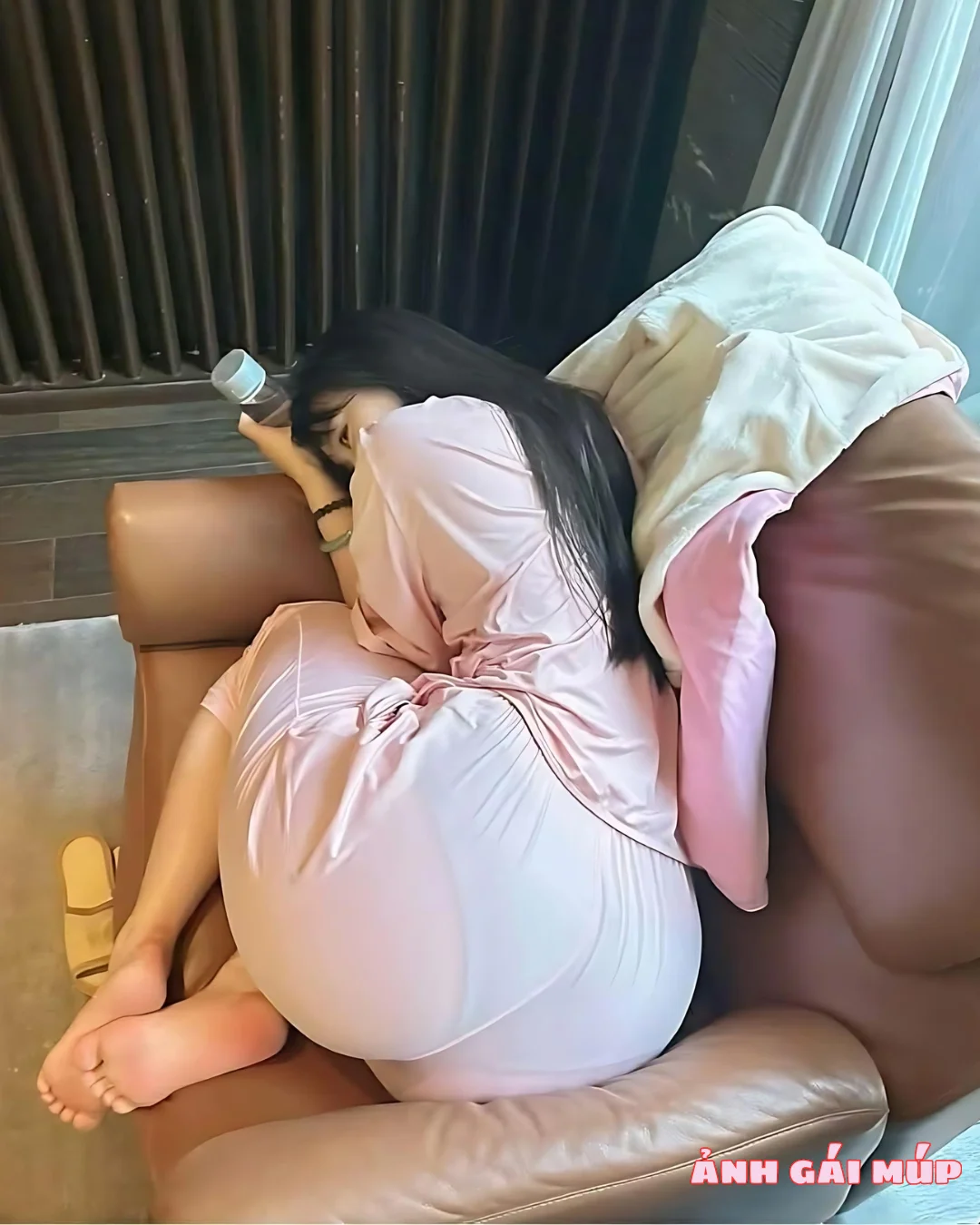 anh gai mup com review anh gai dit long ban 342 400 Ảnh Gái Đít Lồng Bàn: Đường Cong Chà Bá Khiến Anh Em Đứng Hình Ảnh Nóng