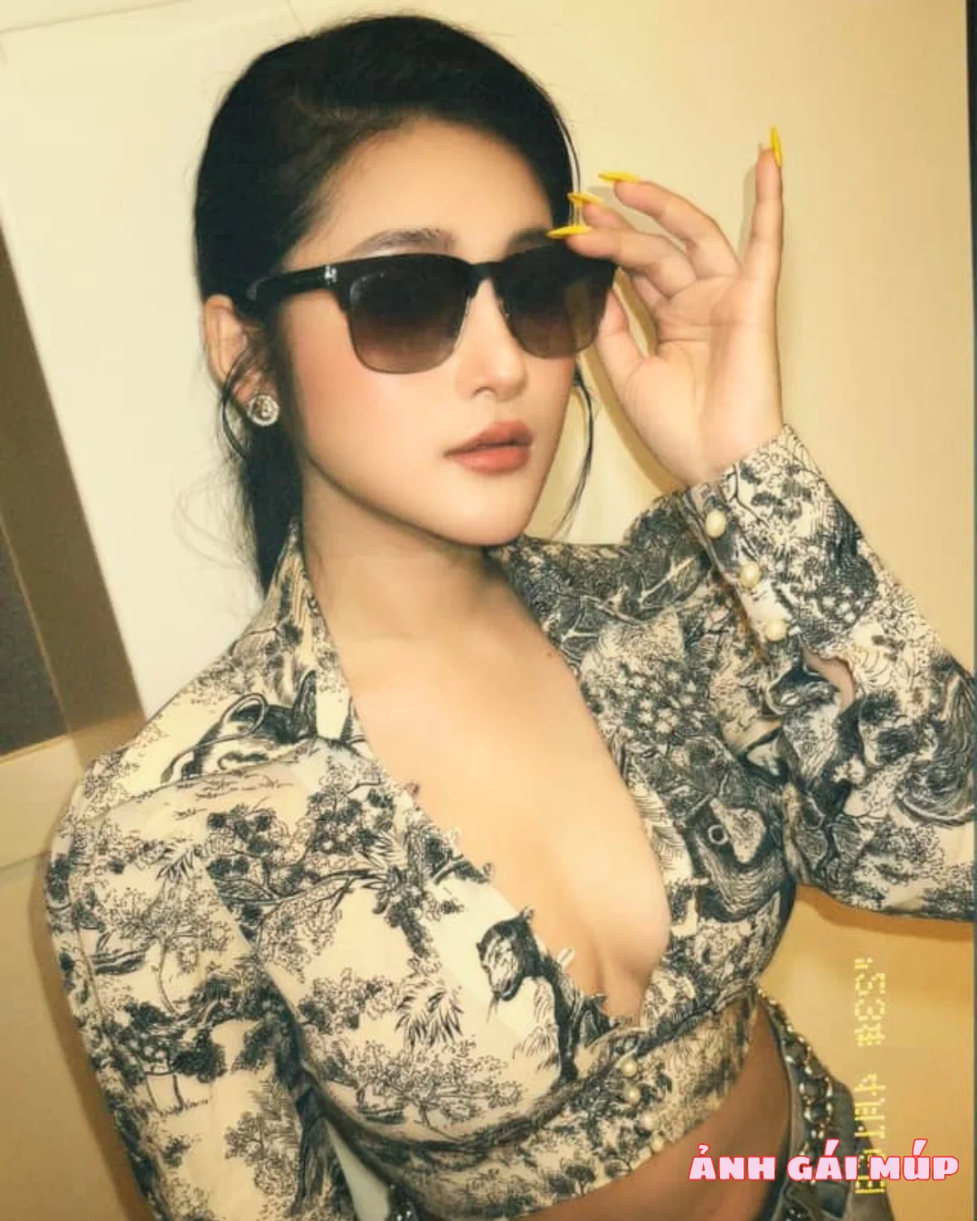 anh gai mup com show bo suu tap anh gai xinh dep 2025 481 Phụ Nữ Đẹp Trong Mắt Anh Em: Gợi Cảm, Bí Ẩn, Đầy Cuốn Hút Ảnh Gái Đẹp