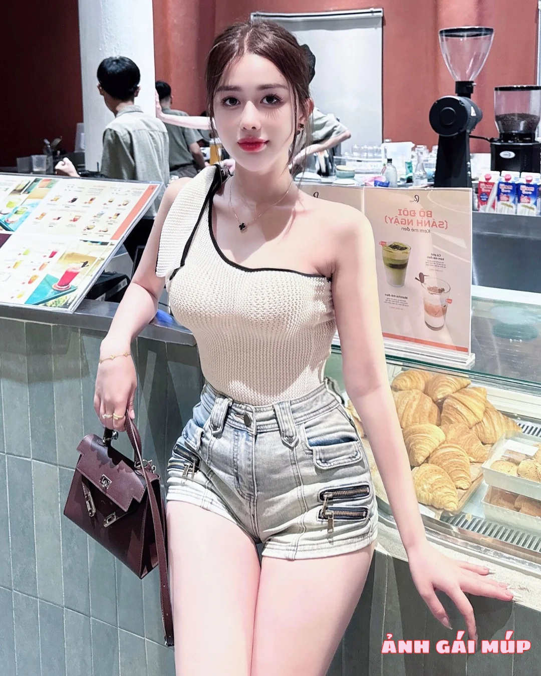 anh gai mup com show bo suu tap anh gai xinh dep 2025 575 Phụ Nữ Đẹp Trong Mắt Anh Em: Gợi Cảm, Bí Ẩn, Đầy Cuốn Hút Ảnh Gái Đẹp