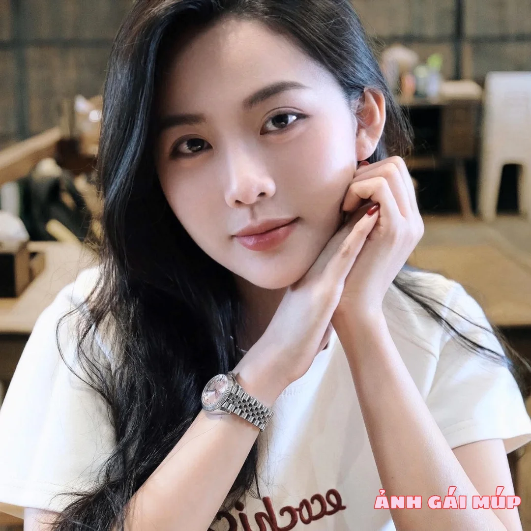 anh gai mup com show bo suu tap anh gai xinh dep 2025 653 Phụ Nữ Đẹp Trong Mắt Anh Em: Gợi Cảm, Bí Ẩn, Đầy Cuốn Hút Ảnh Gái Đẹp